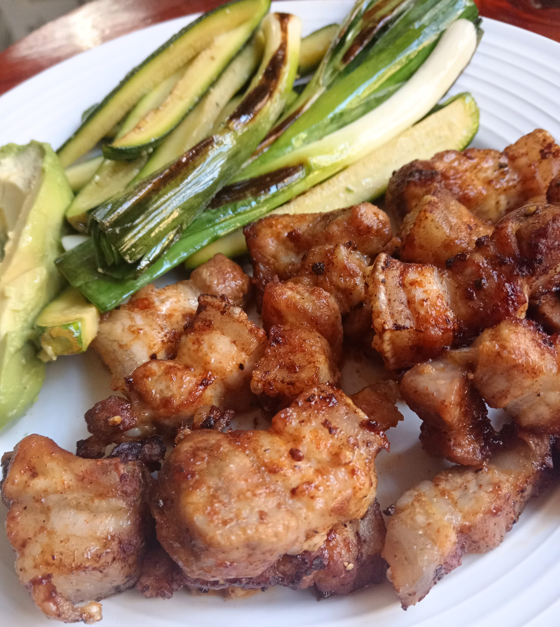 Air-fried pork rashers served with grilled baby leeks, baby marrow ribbons and avocado